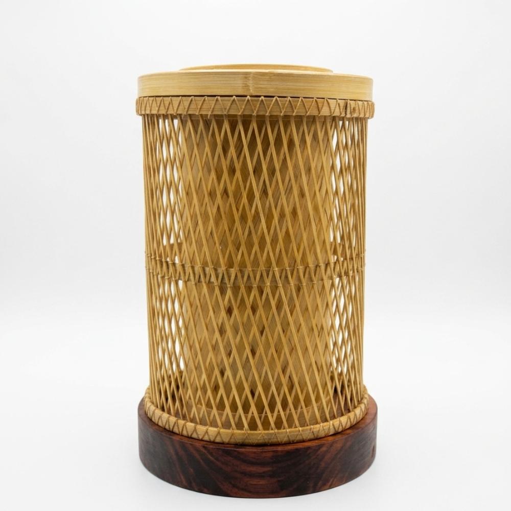 Hand oven bamboo lamp shade